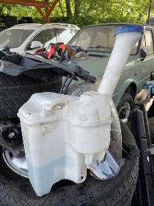 Na Toyota Aygo nádobka odstřikovačů i s motorky