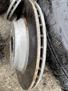 Přední a zadní kotouče + třmeny na Mercedes-Benz třídy S