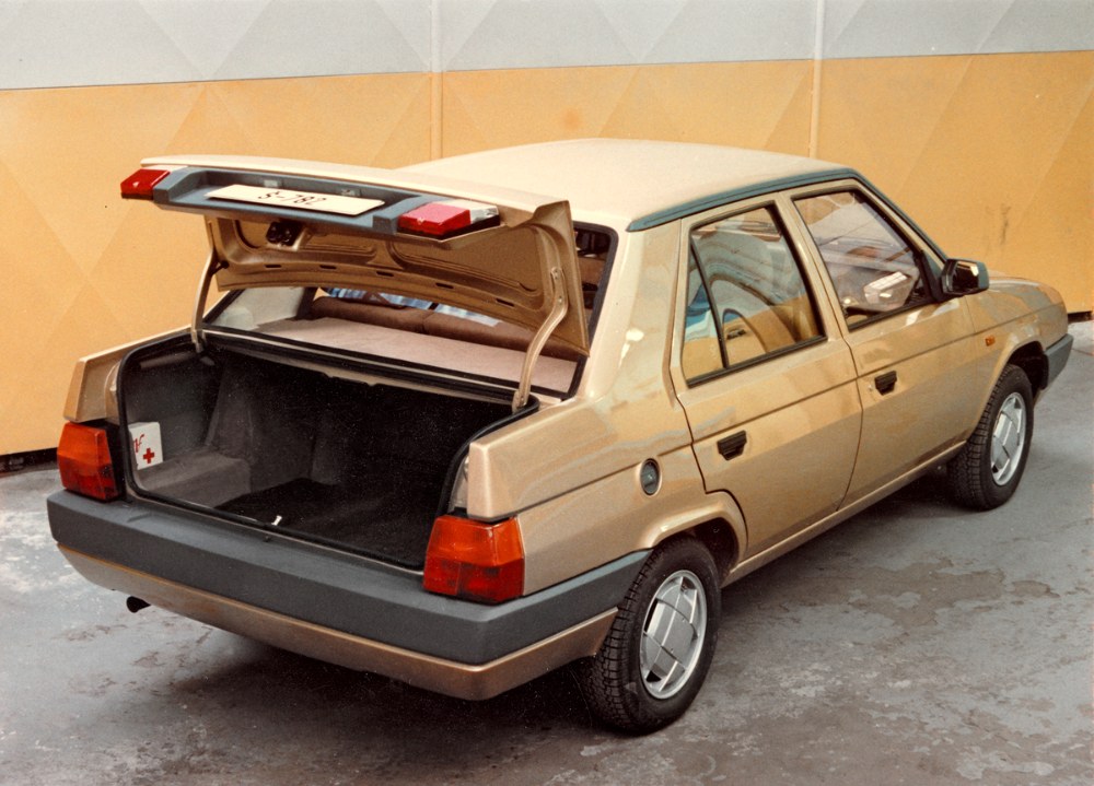 &Scaron;koda 782 &ndash; Sedan zůstal stranou