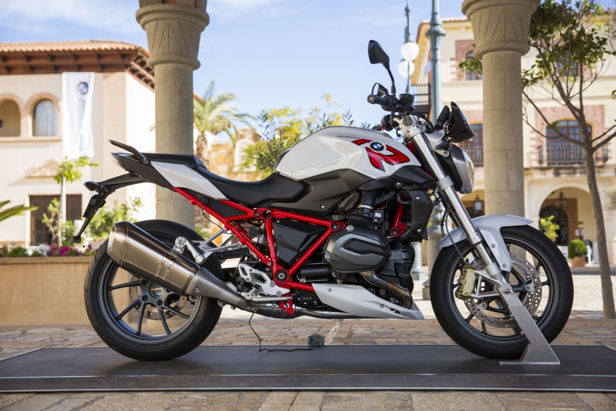 TEST: Revoluční evoluce BMW R1200R MY 2015 TEST: Revoluční evoluce BMW R1200R MY 2015